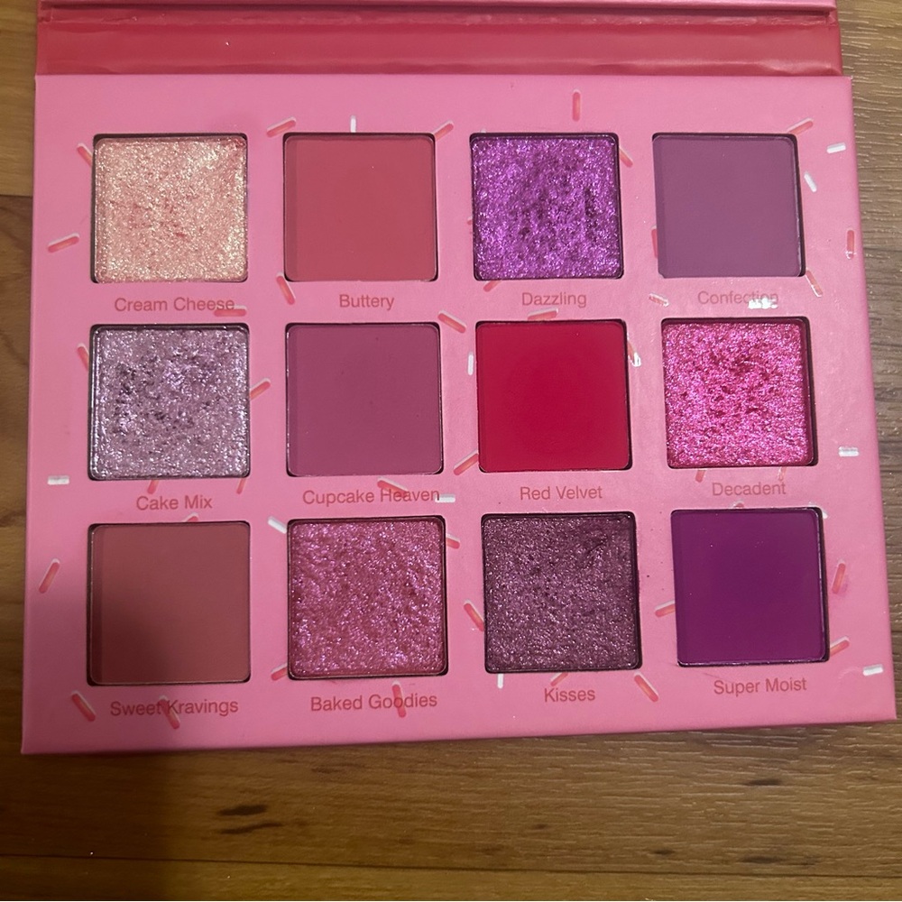 Glamlite Red Velvet Cupcake Palette